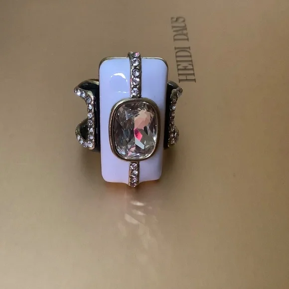 Heidi Daus New Century Crystal & Enamel Art Deco Ring  White Black SZ 10 - Picture 4 of 13
